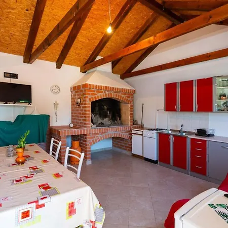 Mit Jacuzzi-ta Leut Agency By Interhome