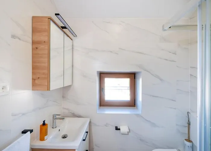 Mit Jacuzzi-ta Leut Agency By Interhome